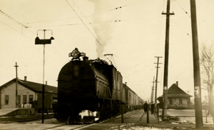 Locomotive 10252 arriving at Deer Lodge.